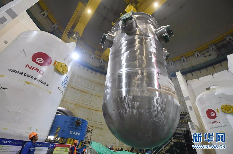 “华龙一号”全球首堆压力容器成功吊装 中国核电技术的里程碑突破